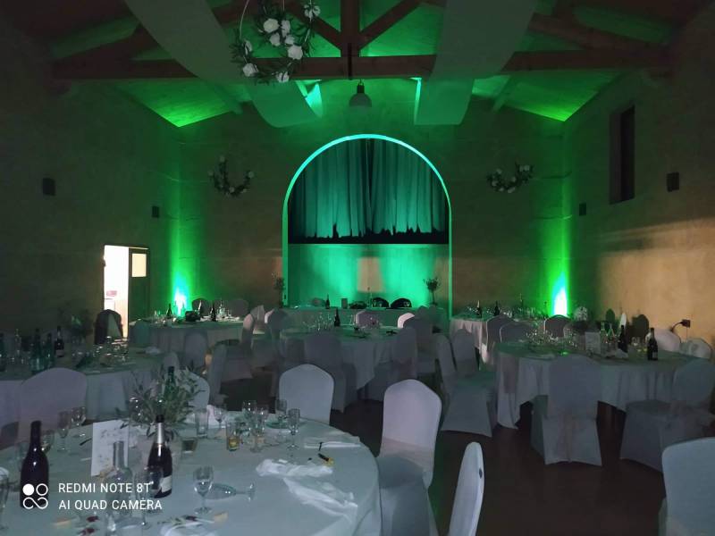 Pensez à réserver pour vos fiançailles, votre mariage ou tout autre événement festif de votre vie dans une belle salle de réception  à Vailhauquès proche de Montpellier....